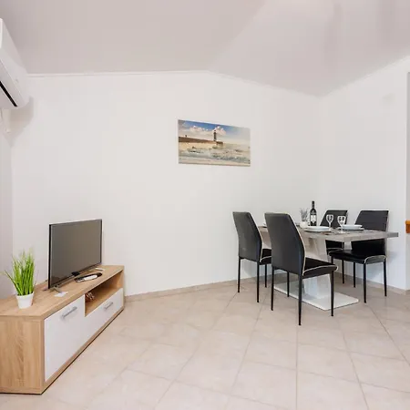 Apartment Nina *