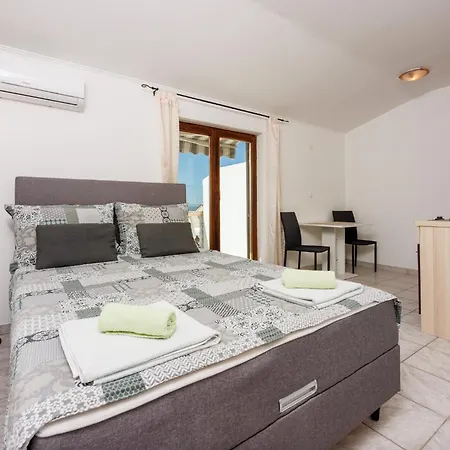Apartment Nina *