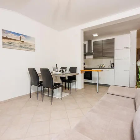 Apartment Nina *