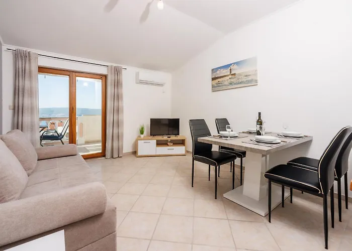 Nina アパート ツリクヴェニツァ