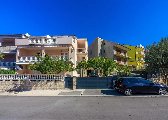 Nina * ツリクヴェニツァ