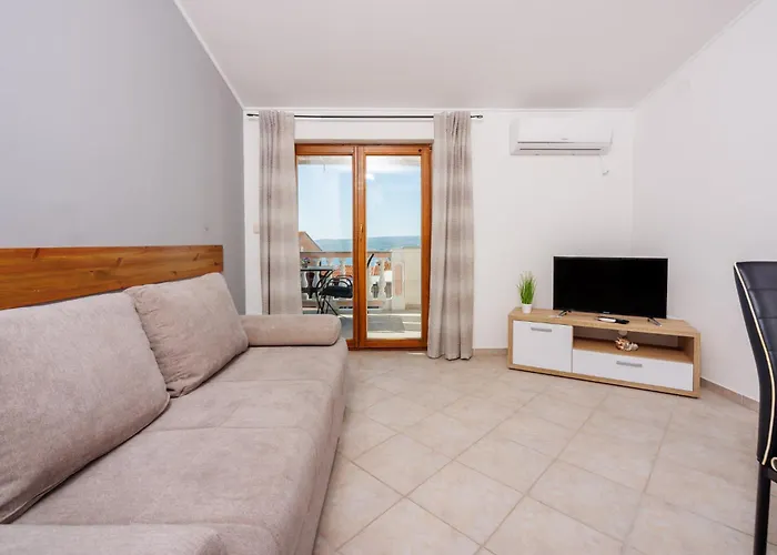 Nina ツリクヴェニツァ