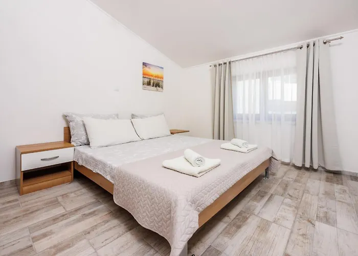 Nina アパート ツリクヴェニツァ