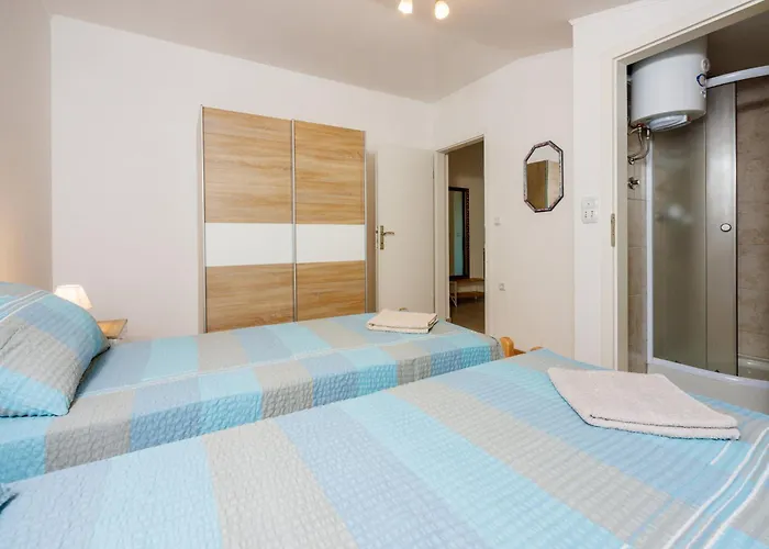 Nina アパート ツリクヴェニツァ