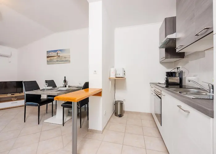 Nina * ツリクヴェニツァ